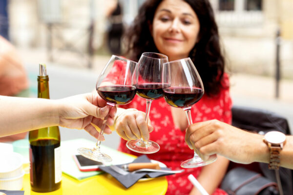 Verre qui trinquent quartier Chartrons